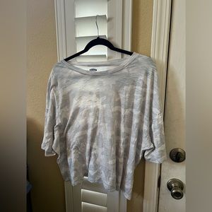 Old Navy camo cropped tshirt